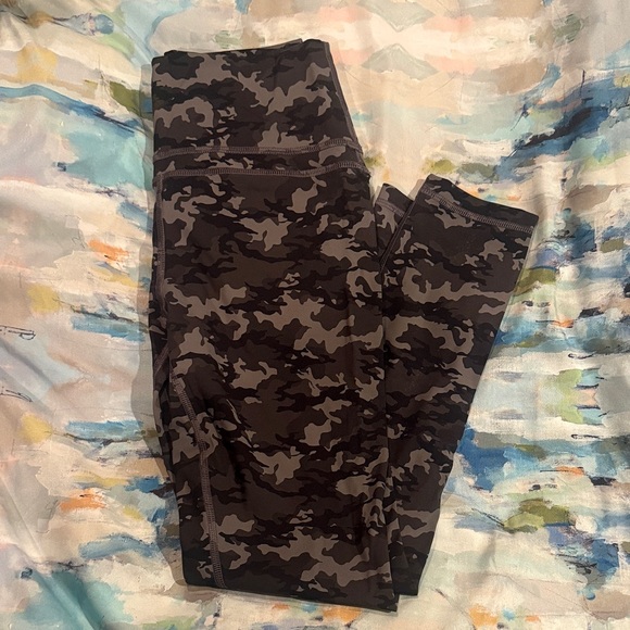 NEW CRZ YOGA Gray Camouflage Leggings - Picture 1 of 2